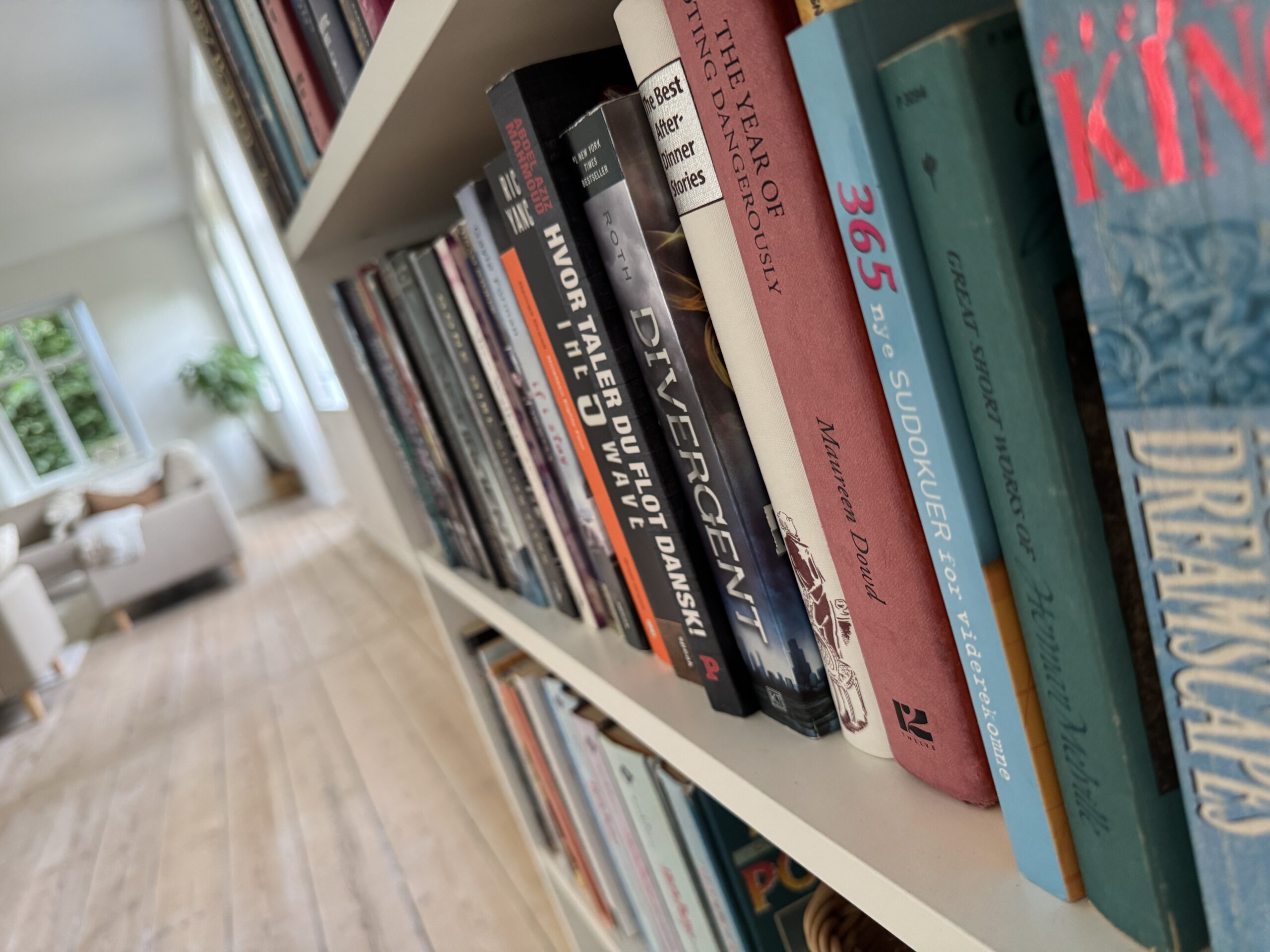 bøger i stuen